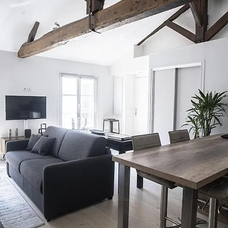 Comfortable And Bright 50 M In 10th Apartment *