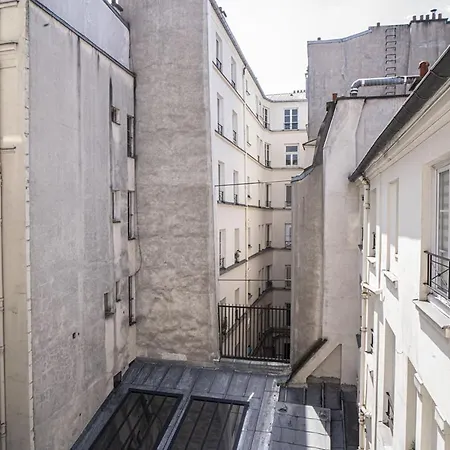 Comfortable And Bright 50 M In 10th Apartment Paris